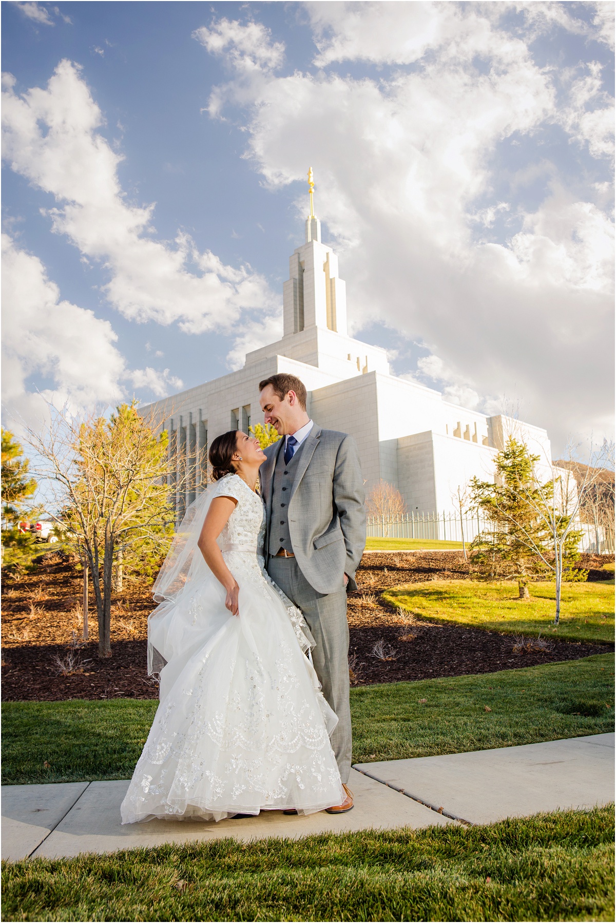 Salt Lake Draper Temple Winter Wedding Terra Cooper Photography_5020.jpg