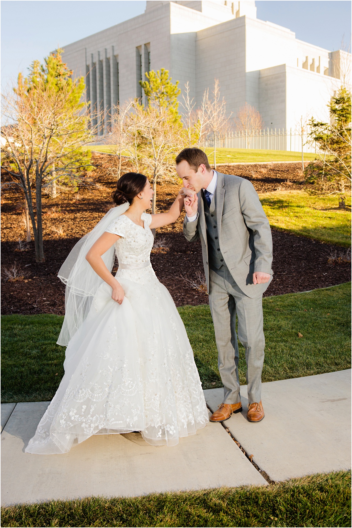 Salt Lake Draper Temple Winter Wedding Terra Cooper Photography_5021.jpg